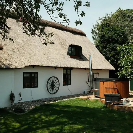 Vakantiehuis Thatched House On The Waterfront In Rørvig