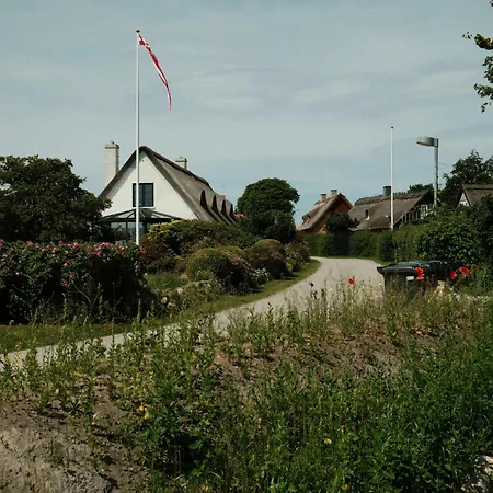 Thatched House On The Waterfront In Vakantiehuis Rørvig